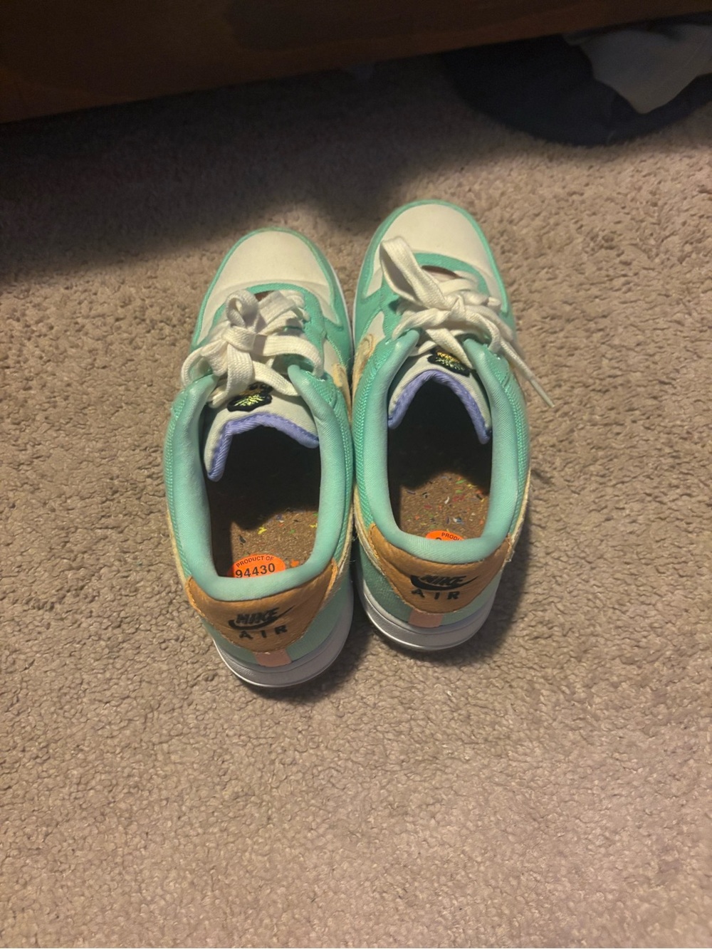 Nike Mint Green & Cream Low-Top Sneakers with Gold Swoosh - Picture 4 of 5